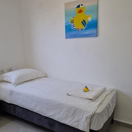 Ducks On The Beach Acre Exterior foto